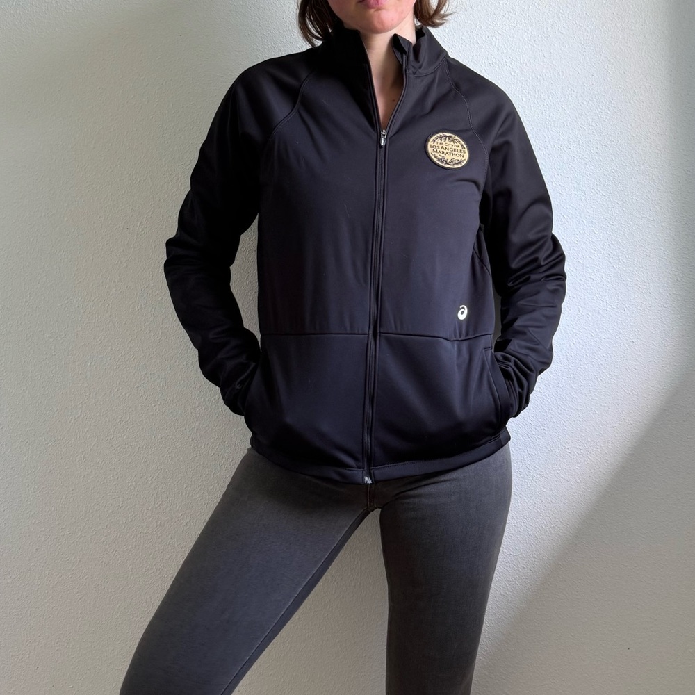 Asics Women's Los Angeles Marathon Fleece Lined Utility Jacket in Black w/ logo